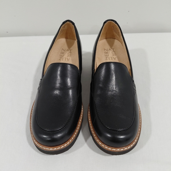 Naturalizer Black Darry Lug Sole Slip-On Loafers Women's Size 5 New In Box - Picture 1 of 8